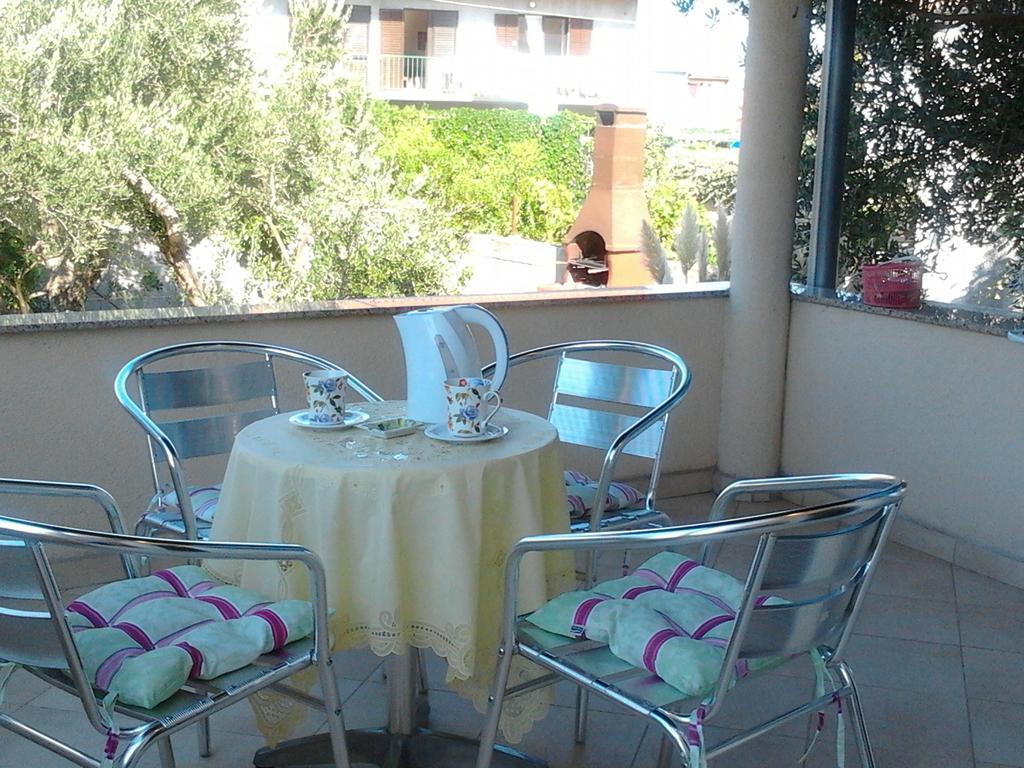 Apartments Jadranica Murter Habitación foto